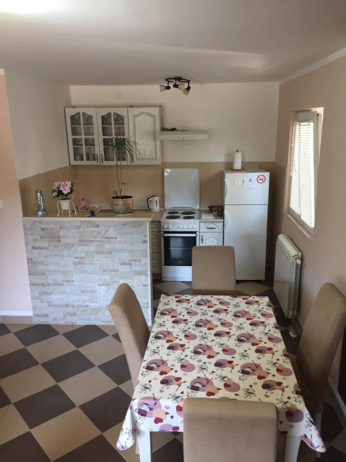 Apartment Elena ติวัต ภายนอก รูปภาพ