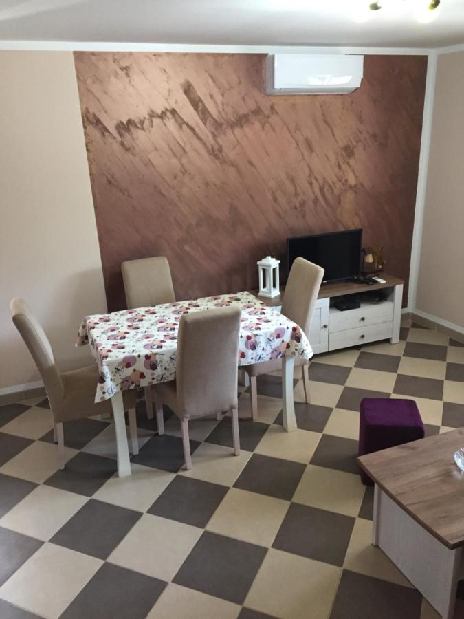 Apartment Elena ติวัต ภายนอก รูปภาพ
