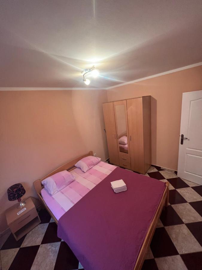 Apartment Elena ติวัต ภายนอก รูปภาพ