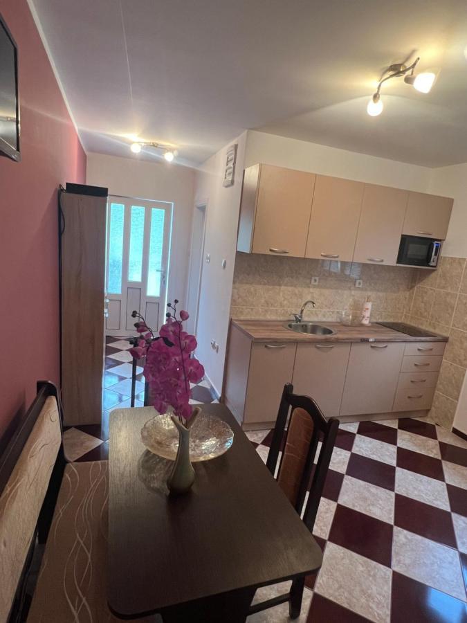 Apartment Elena ติวัต ภายนอก รูปภาพ