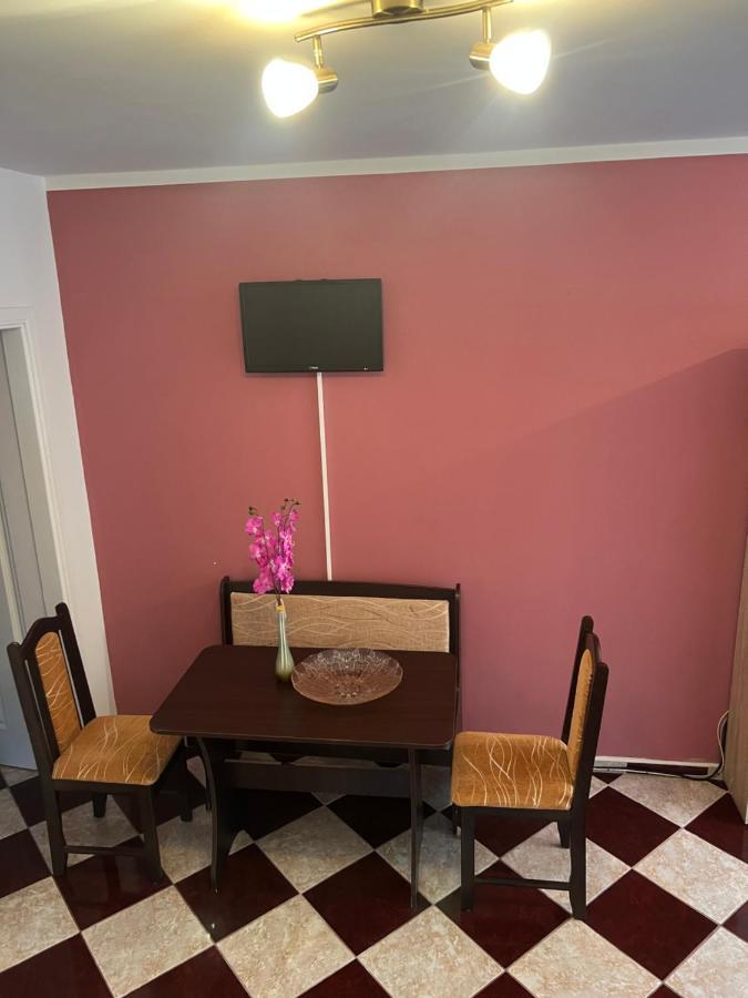 Apartment Elena ติวัต ภายนอก รูปภาพ