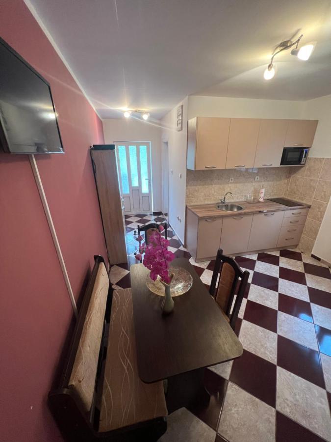 Apartment Elena ติวัต ภายนอก รูปภาพ