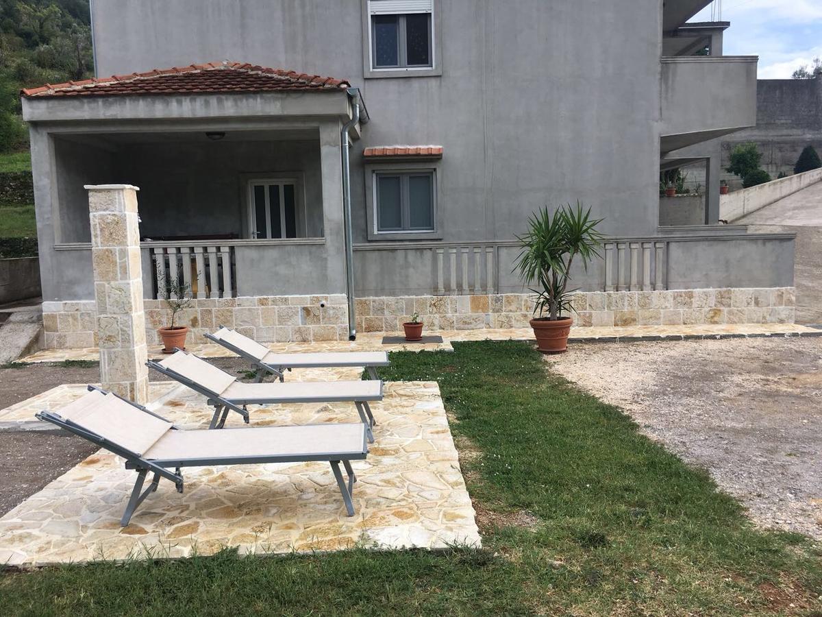 Apartment Elena ติวัต ภายนอก รูปภาพ
