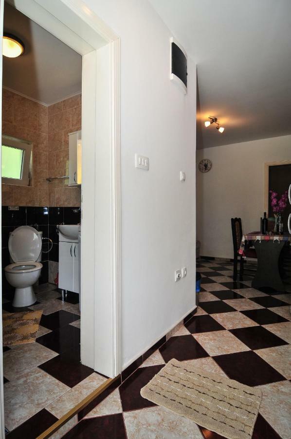 Apartment Elena ติวัต ภายนอก รูปภาพ