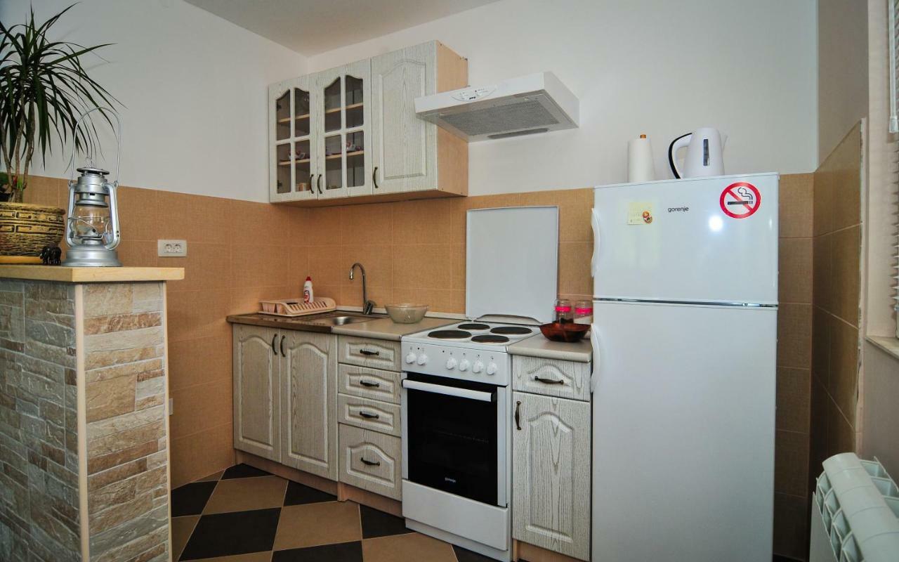 Apartment Elena ติวัต ภายนอก รูปภาพ