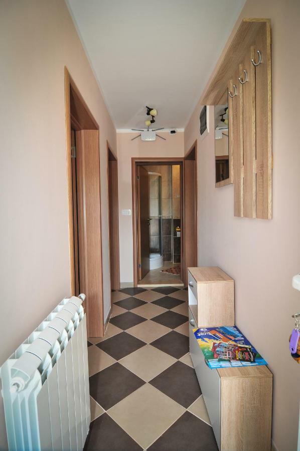 Apartment Elena ติวัต ภายนอก รูปภาพ