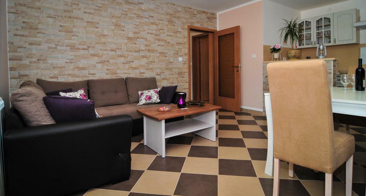 Apartment Elena ติวัต ภายนอก รูปภาพ